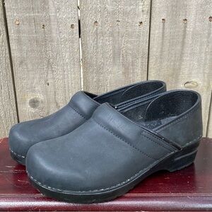 DANSKO Professional Matte Black Leather Clogs